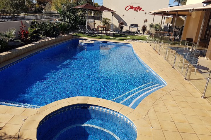 Pool 42 of 77