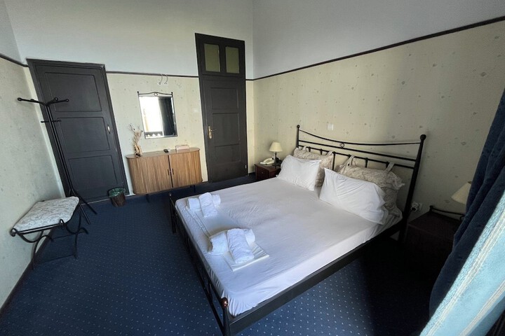 Room 45 of 120