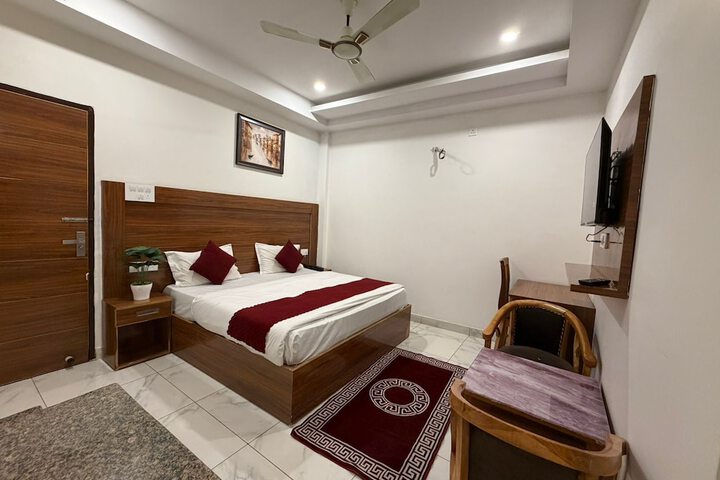 Room 27 of 46