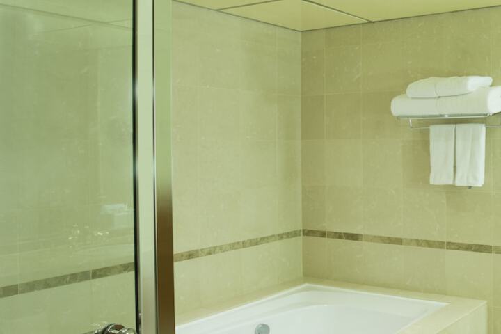 Room 52 of 222