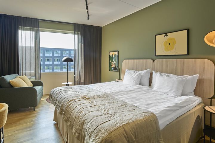 Room 12 of 44
