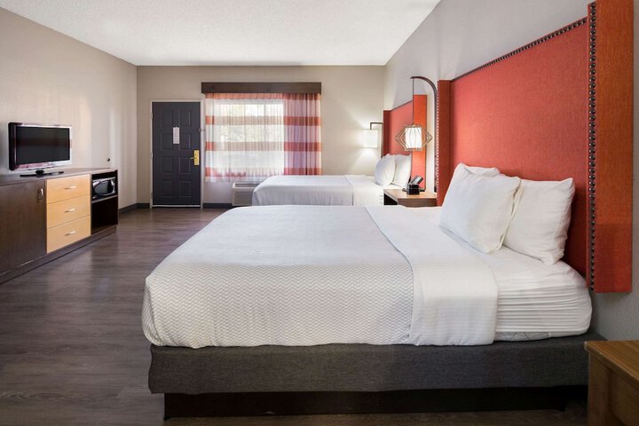 Quadruple Queen Bed (10 of 10)