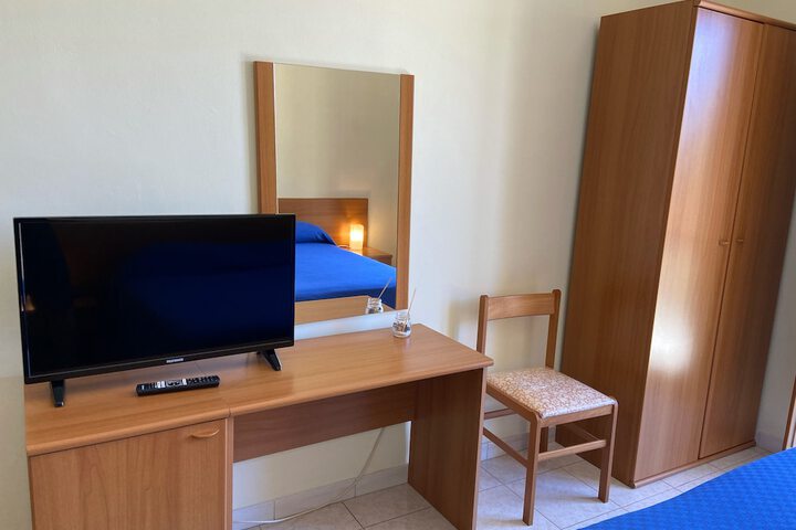 Room 7 of 11