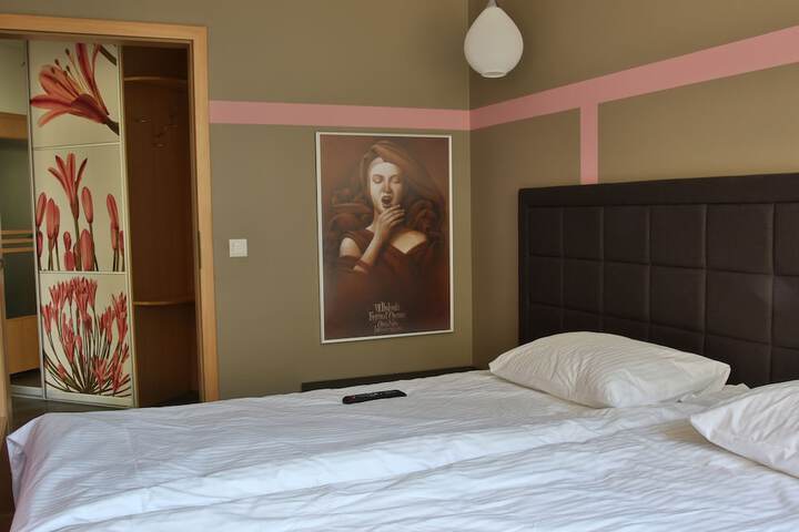 Room 9 of 43