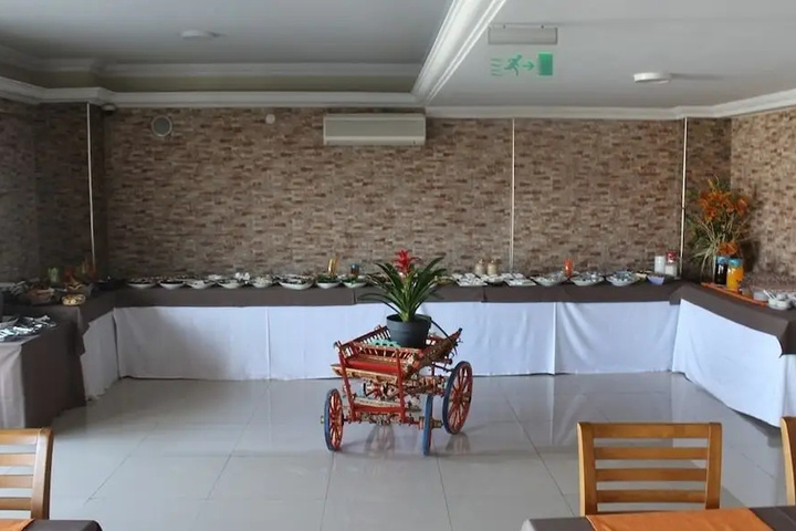 Dining 14 of 14