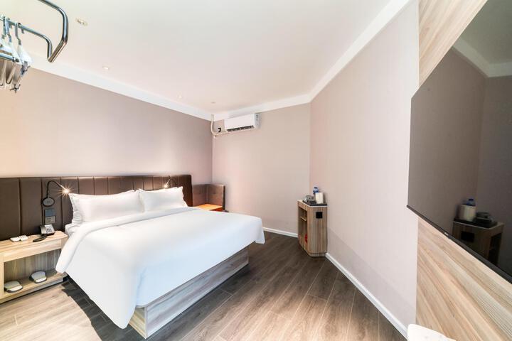 Room 37 of 39
