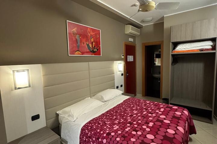 Room 7 of 37