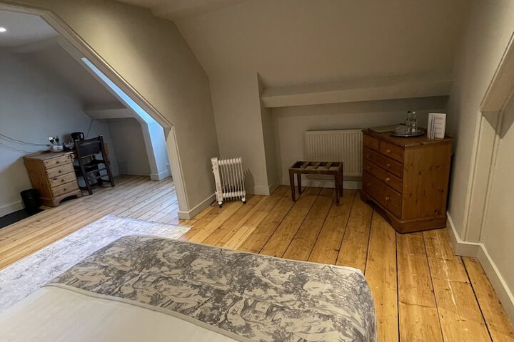 Room 22 of 93