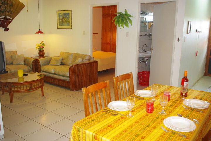 Room 4 of 9