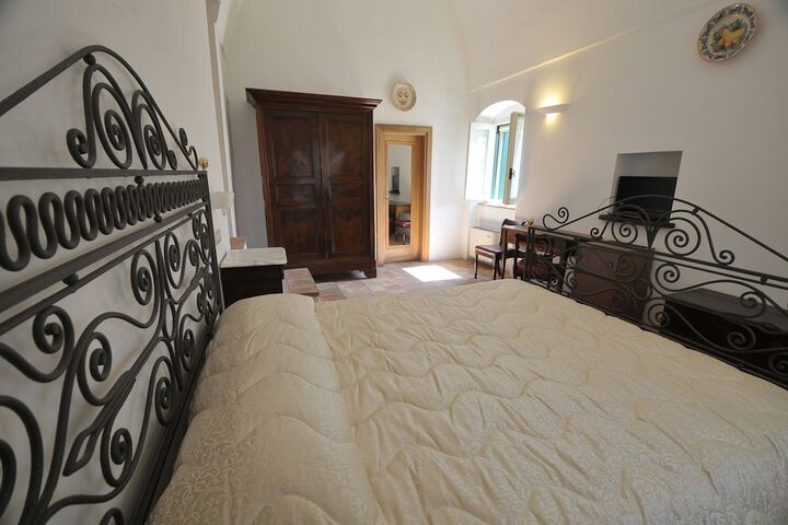 Room 8 of 37