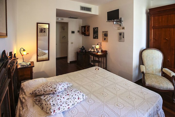 Room 6 of 60