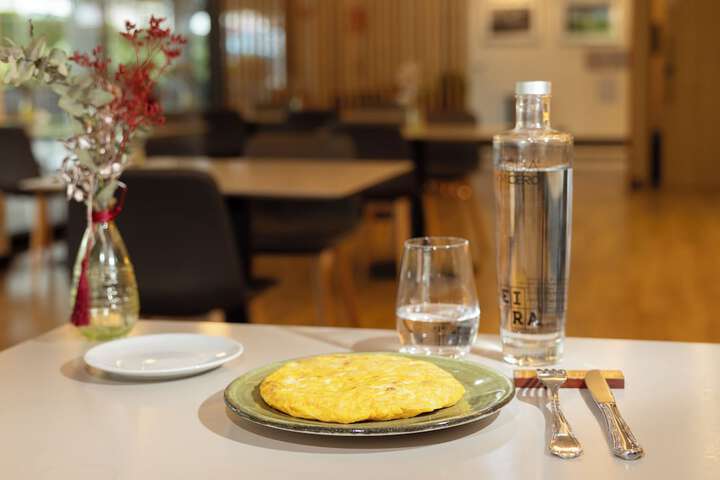 Dining 48 of 51