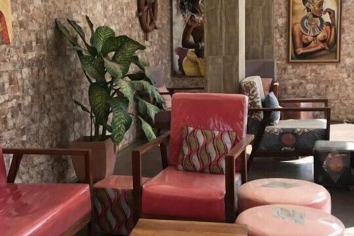 Lounge 60 of 103