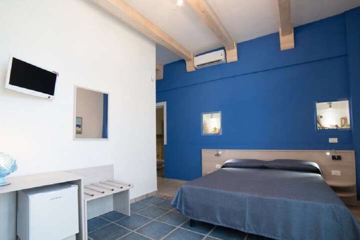 Room 2 of 49
