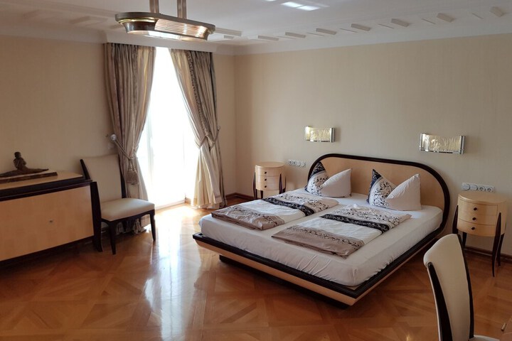 Room 3 of 30
