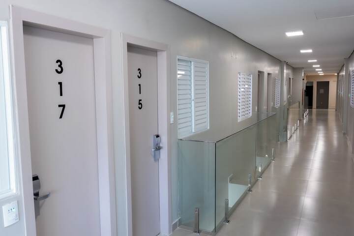 Ballroom/Hall 34 of 37