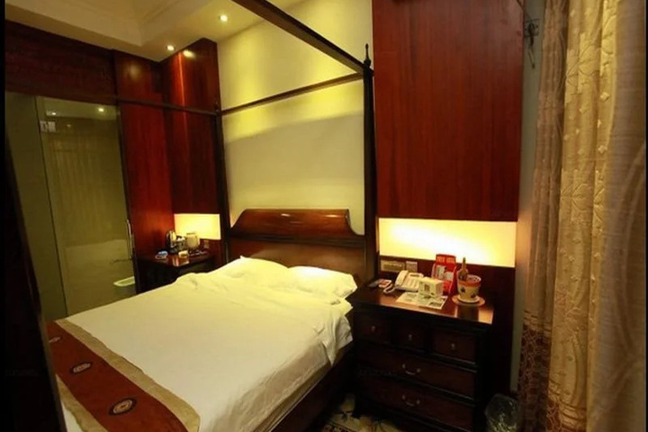 Room 2 of 16