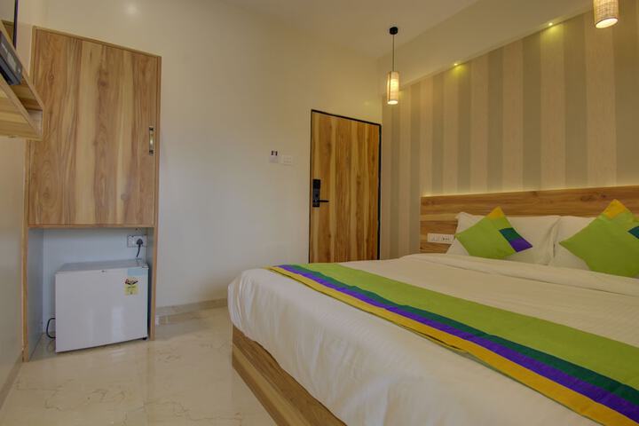 Room 2 of 34