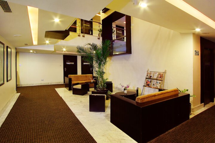 Lounge 75 of 76