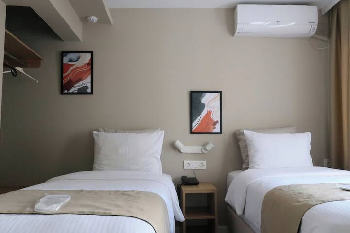 Room 2 of 40