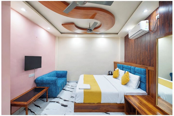 Room 4 of 18