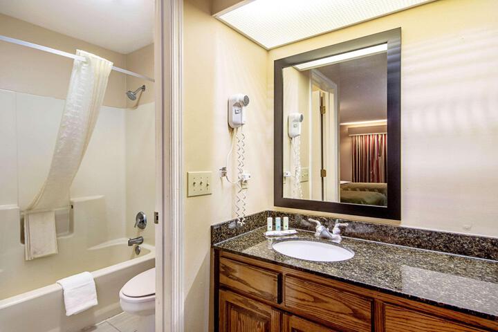 2 Double Beds (3 of 9)