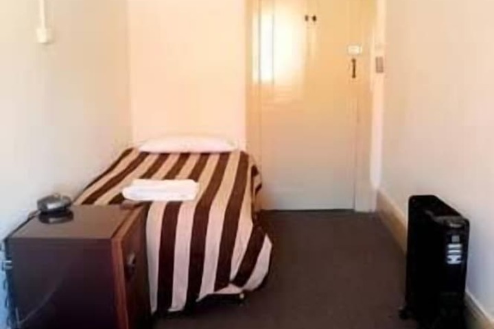Room 4 of 19