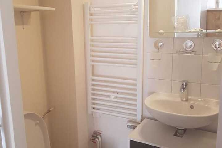 Room 10 of 24