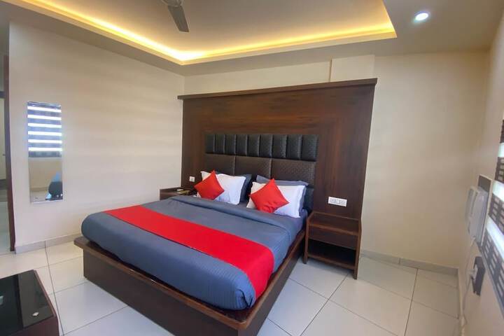 Room 12 of 30