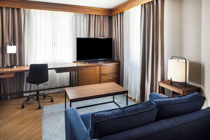 Room 27 of 65