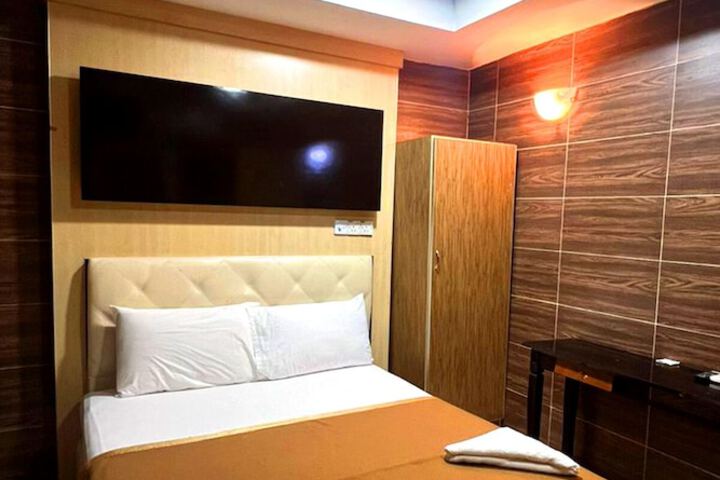 Room 10 of 25