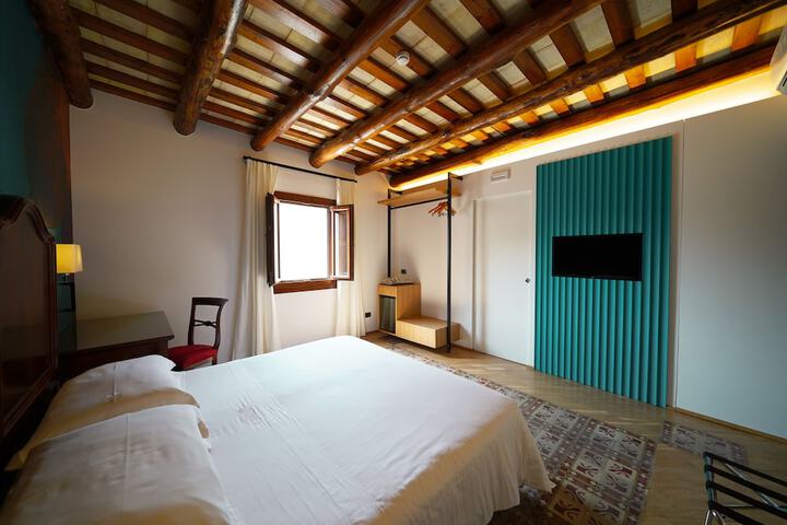 Room 21 of 52