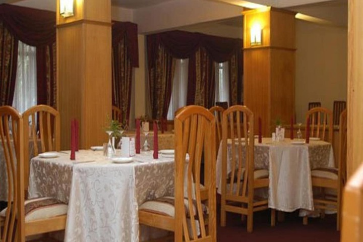 Dining 30 of 47