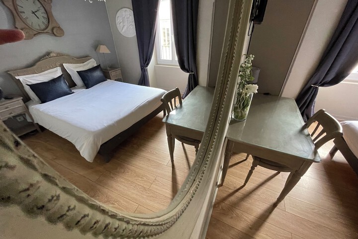 Room 9 of 40