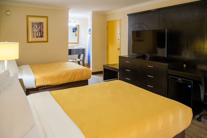 2 Double Beds (20 of 23)
