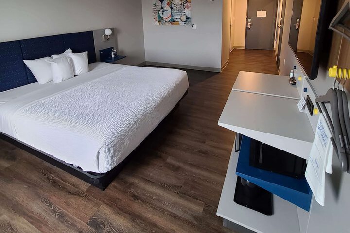 1 King Bed (8 of 14)