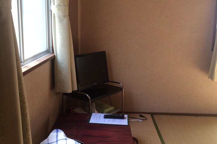 Room 11 of 33