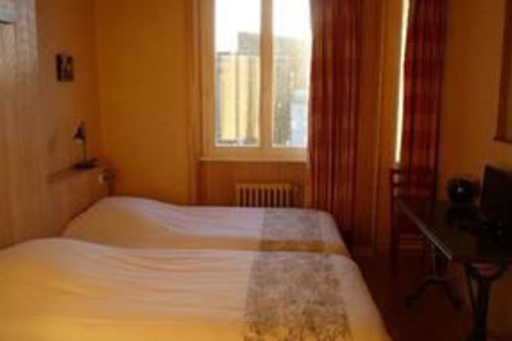 Room 16 of 28