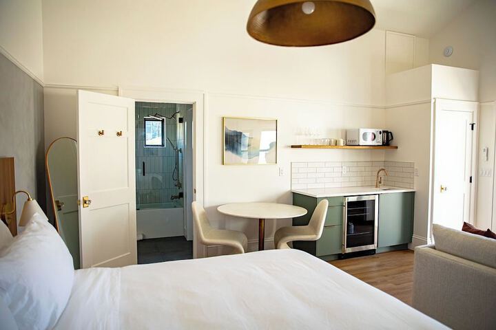 Room 15 of 37