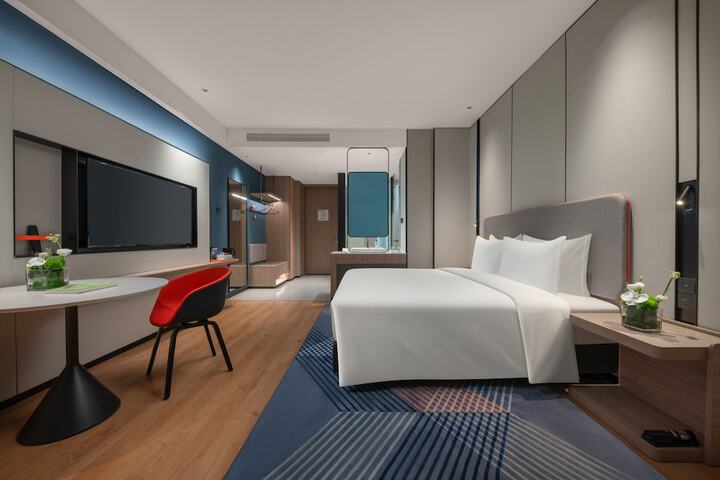 Room 7 of 96