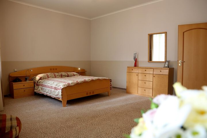 Room 4 of 39