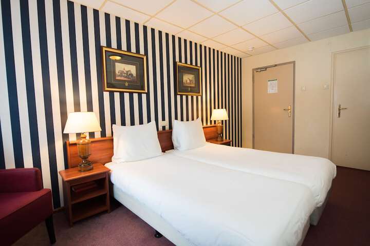 Room 9 of 47