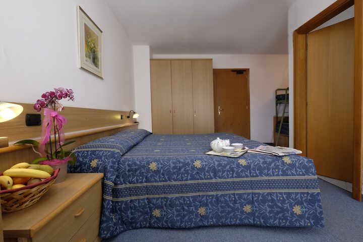 Room 3 of 44