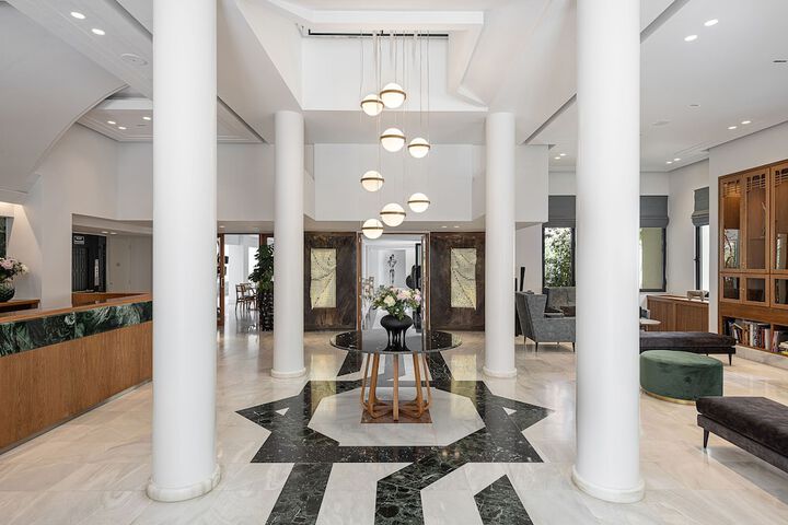 Entrance & Lobby