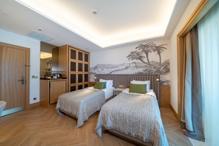 Room 9 of 251