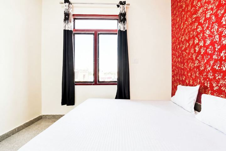 Room 3 of 9