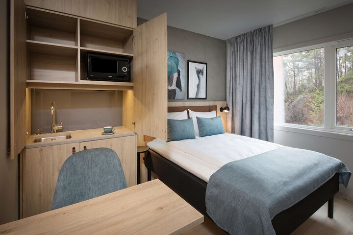 Room 16 of 39