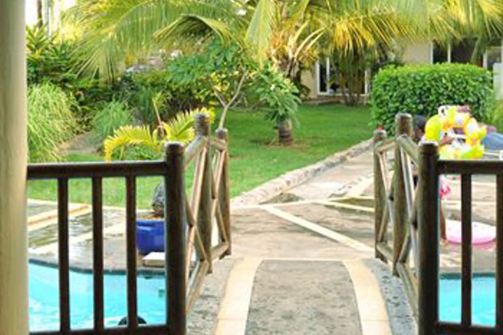 Hotel Exterior 10 of 34