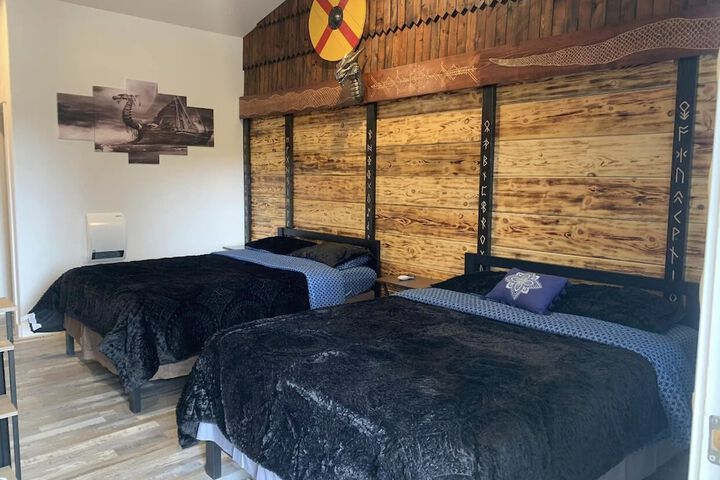 Room 4 of 28