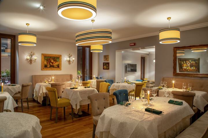Dining 60 of 99
